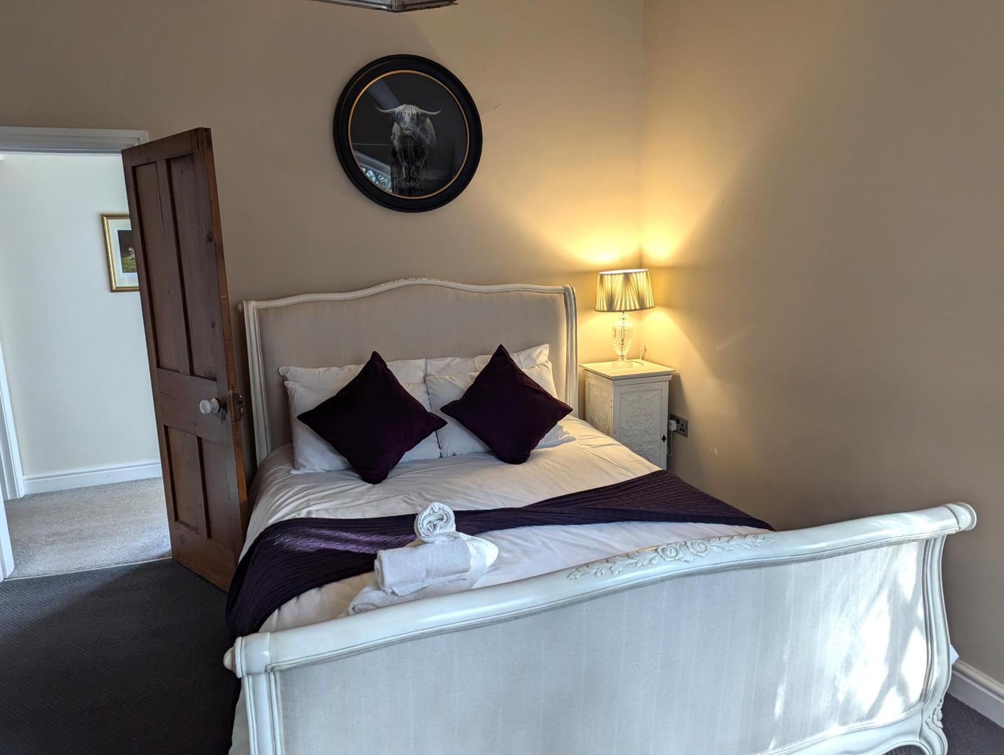 The Coach House Apartment At Cefn Tilla Court, Аск Экстерьер фото